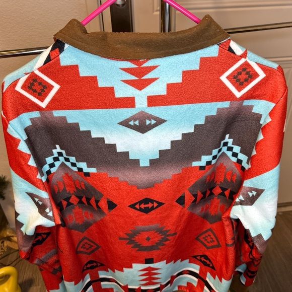 Tribal sweater. - Picture 3 of 3